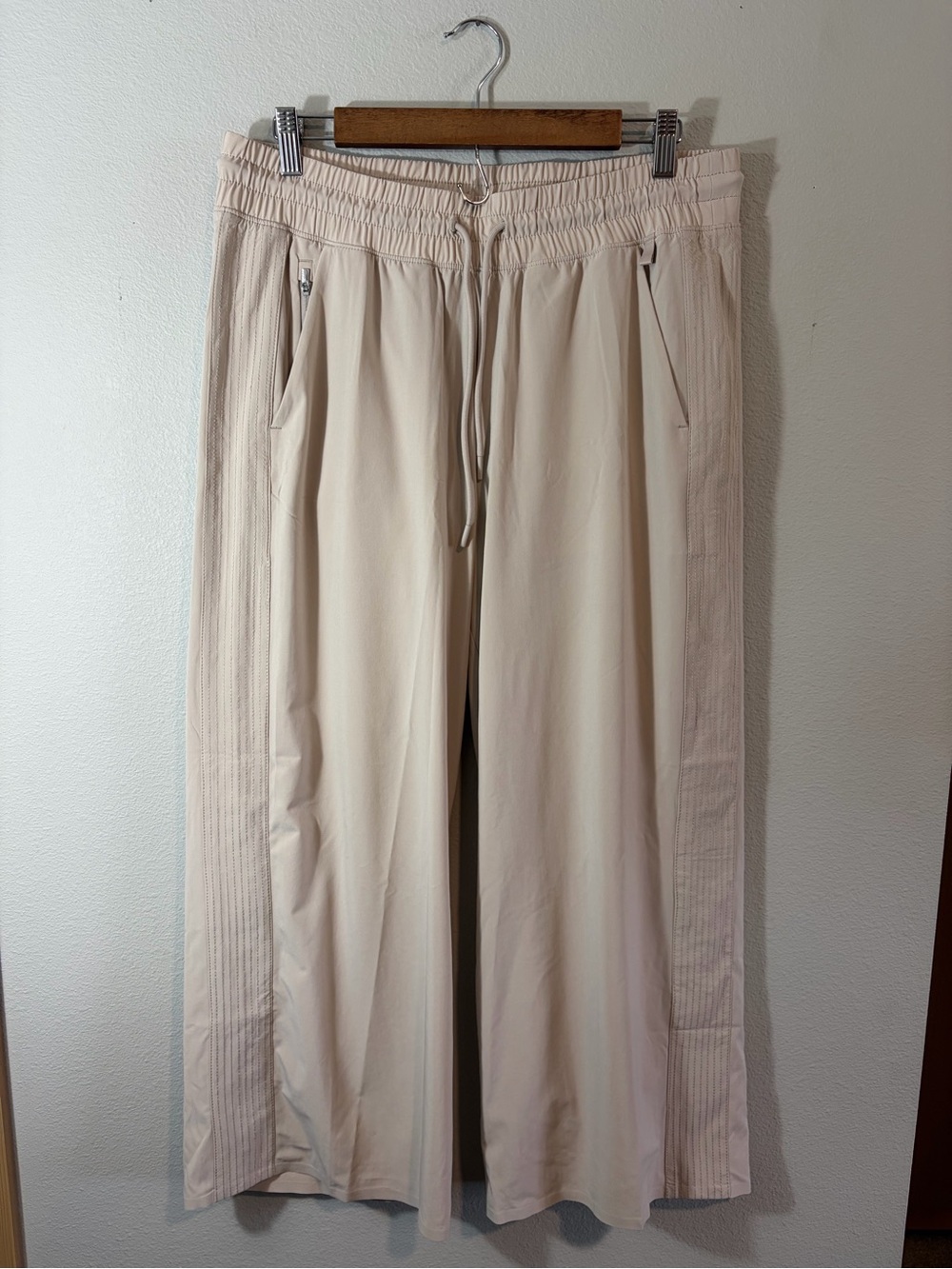 Athleta Avenue Crop Pants Beige Wide Leg Drawstring Pants